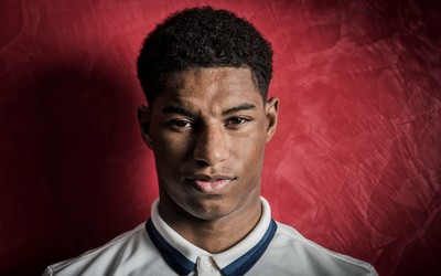 澳队体育动态-世界杯赛后全队拜访孤儿院